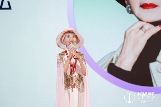 网红“汪奶奶”：要站在世界舞台告诉全球人民，中国老人很健康很开心很幸福很快乐  第1张