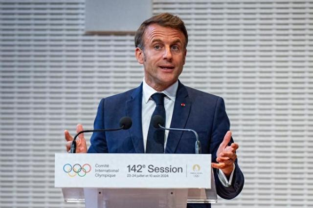 马克龙坚持巴黎奥运开幕式“A计划”，埋彩蛋称席琳·迪翁已至巴黎